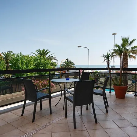 Paradiso Hotel 3*
