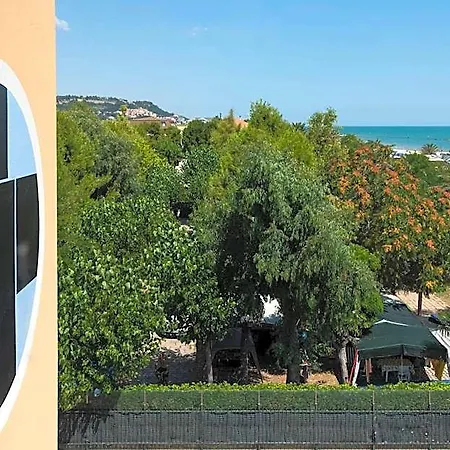 Paradiso فندق غْروتّامّاري