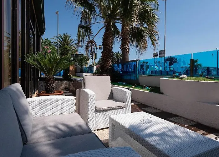 Paradiso Hotel 3*